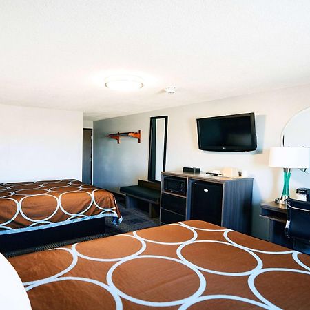 Super 8 By Wyndham Pueblo Otel Dış mekan fotoğraf
