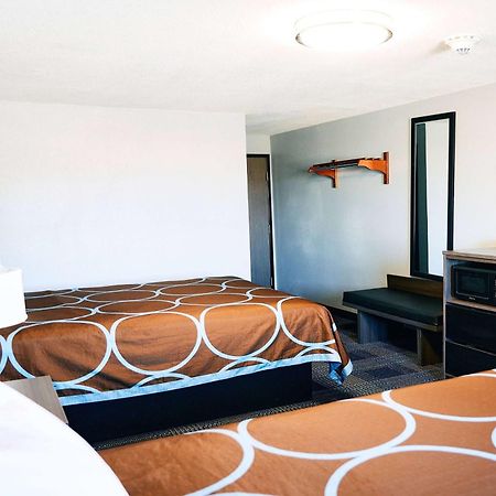 Super 8 By Wyndham Pueblo Otel Dış mekan fotoğraf