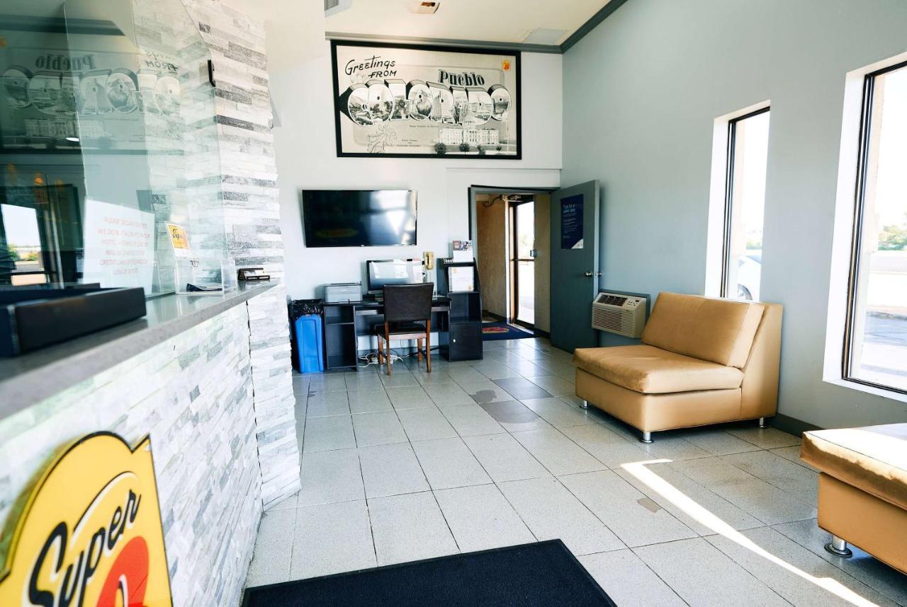 Super 8 By Wyndham Pueblo Otel Dış mekan fotoğraf