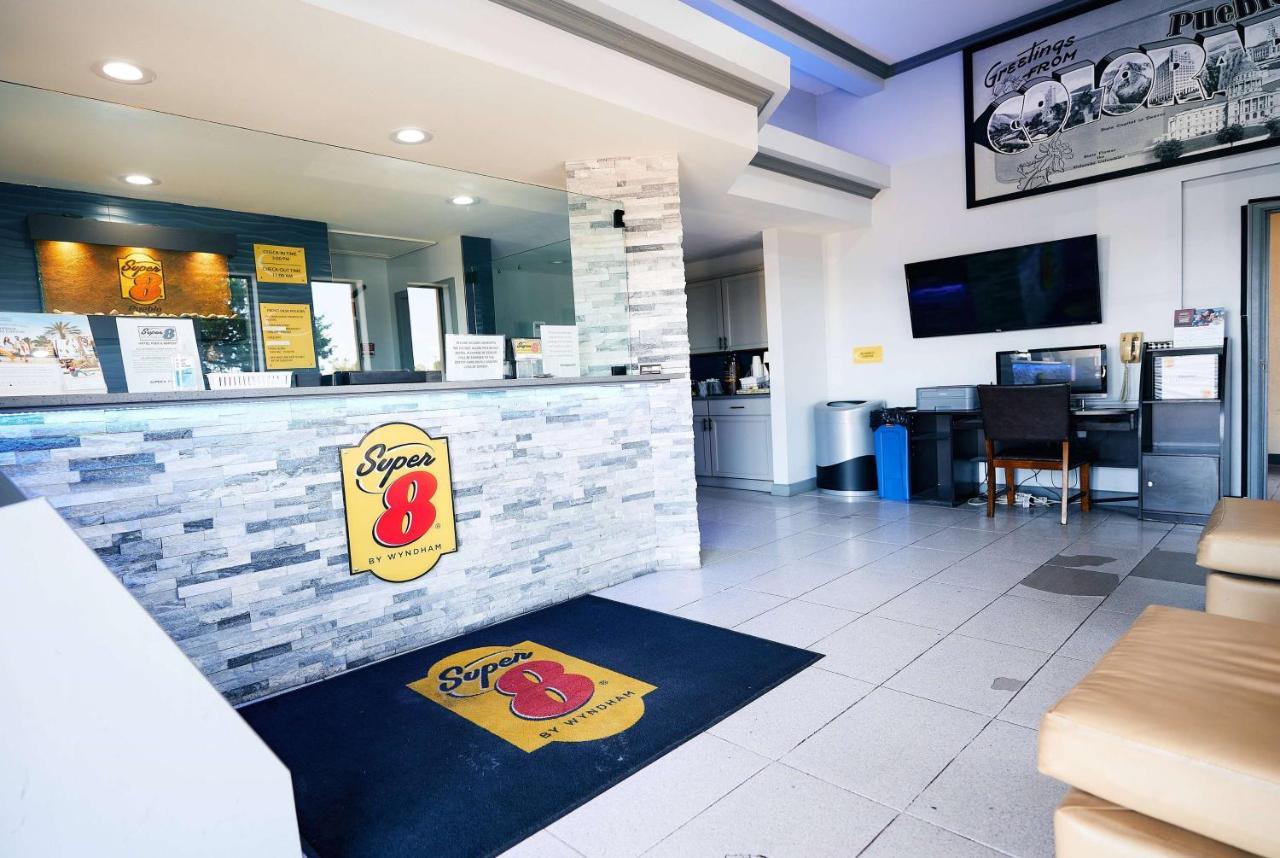 Super 8 By Wyndham Pueblo Otel Dış mekan fotoğraf