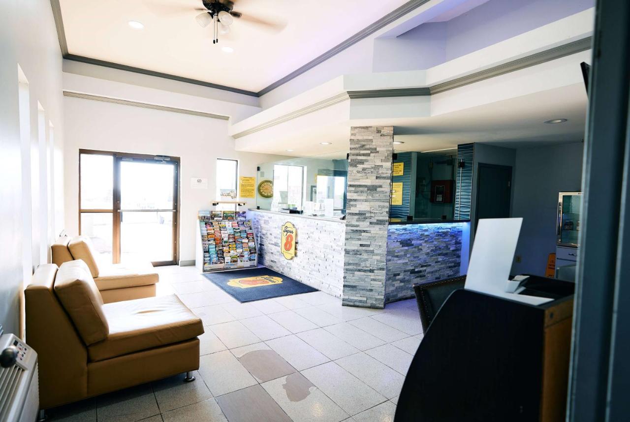 Super 8 By Wyndham Pueblo Otel Dış mekan fotoğraf