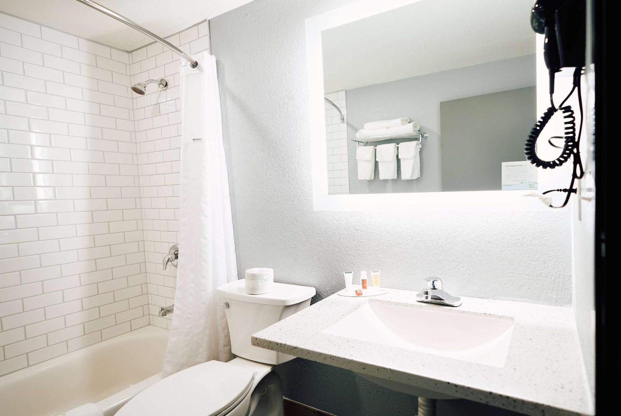 Super 8 By Wyndham Pueblo Otel Dış mekan fotoğraf