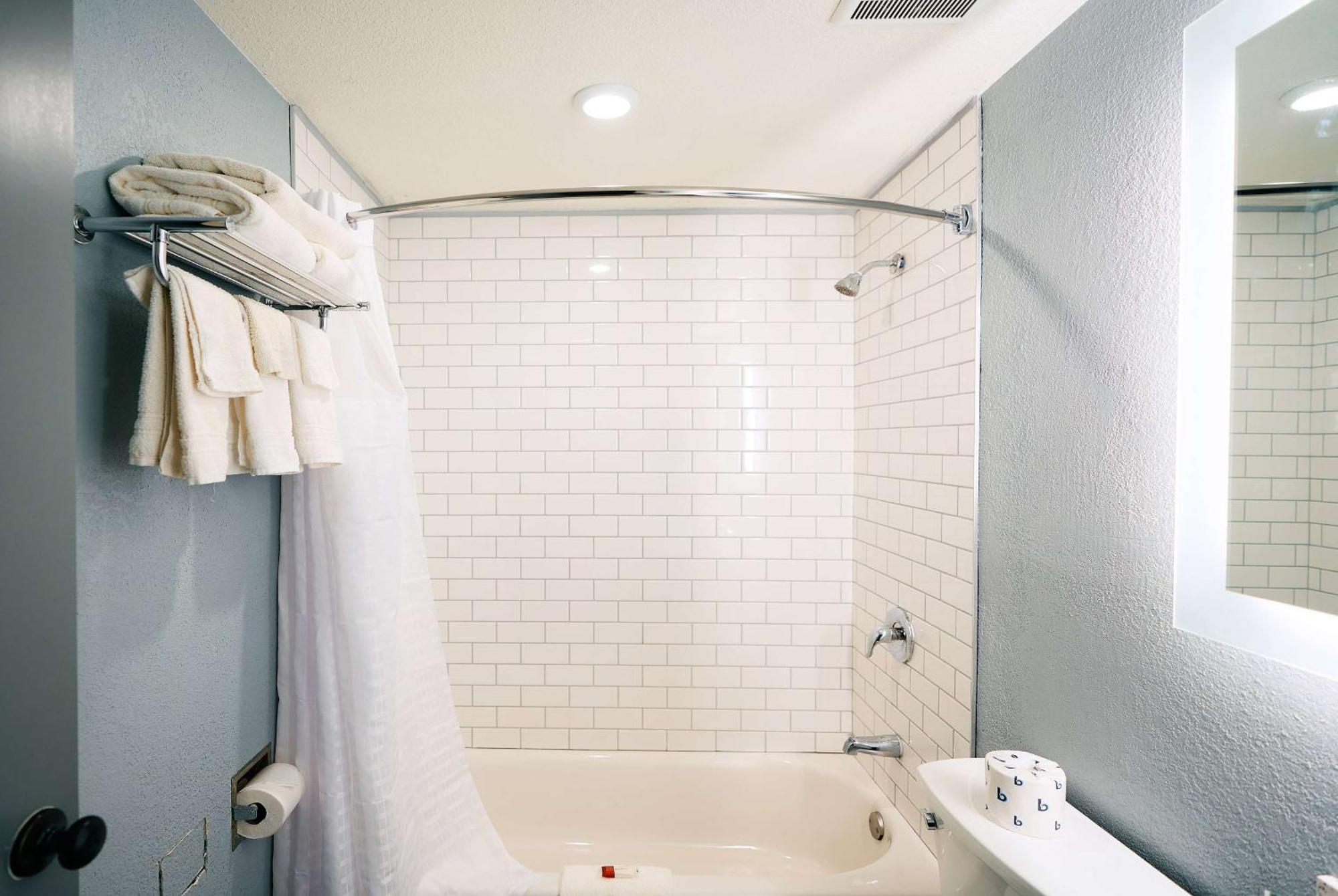 Super 8 By Wyndham Pueblo Otel Dış mekan fotoğraf