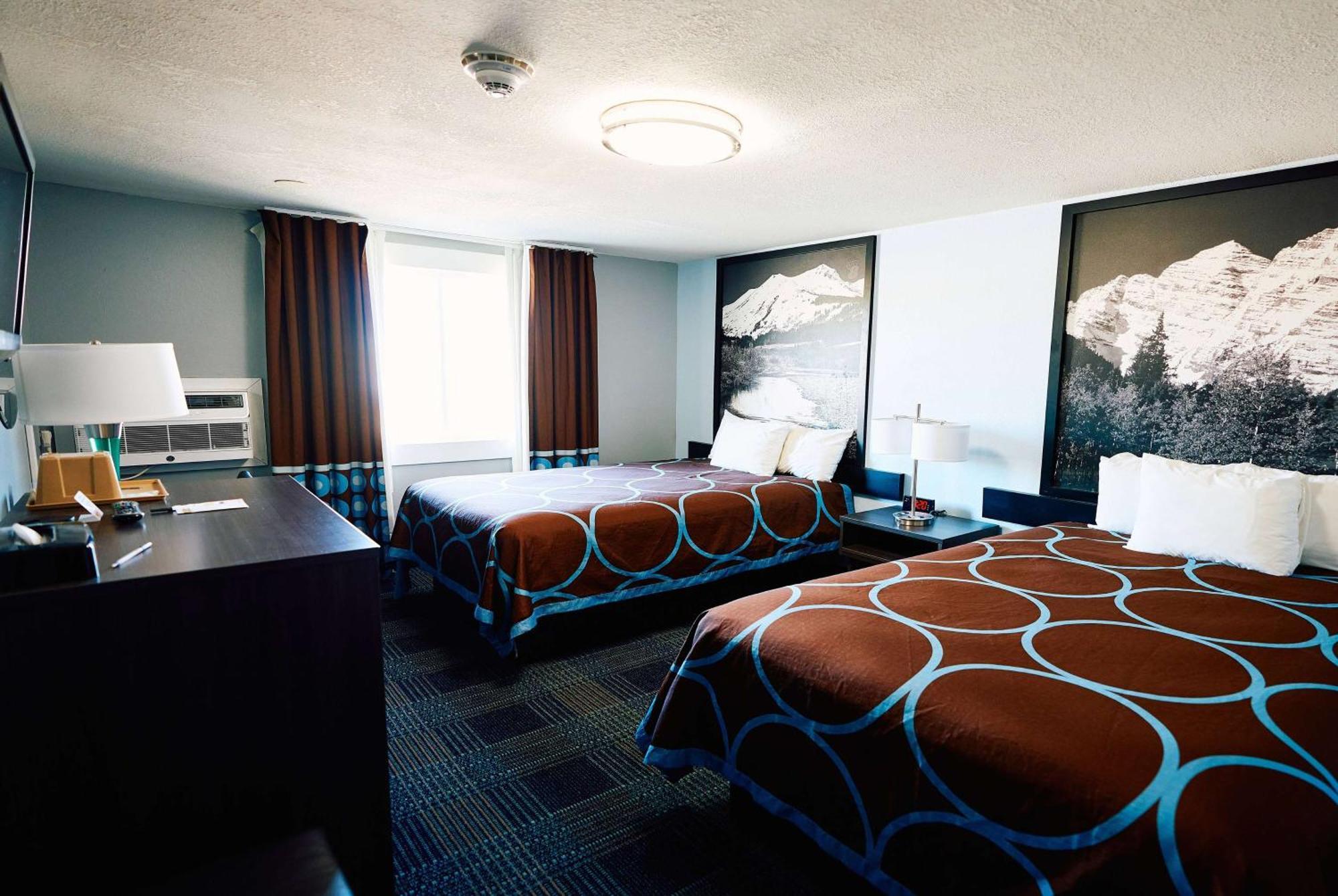Super 8 By Wyndham Pueblo Otel Dış mekan fotoğraf