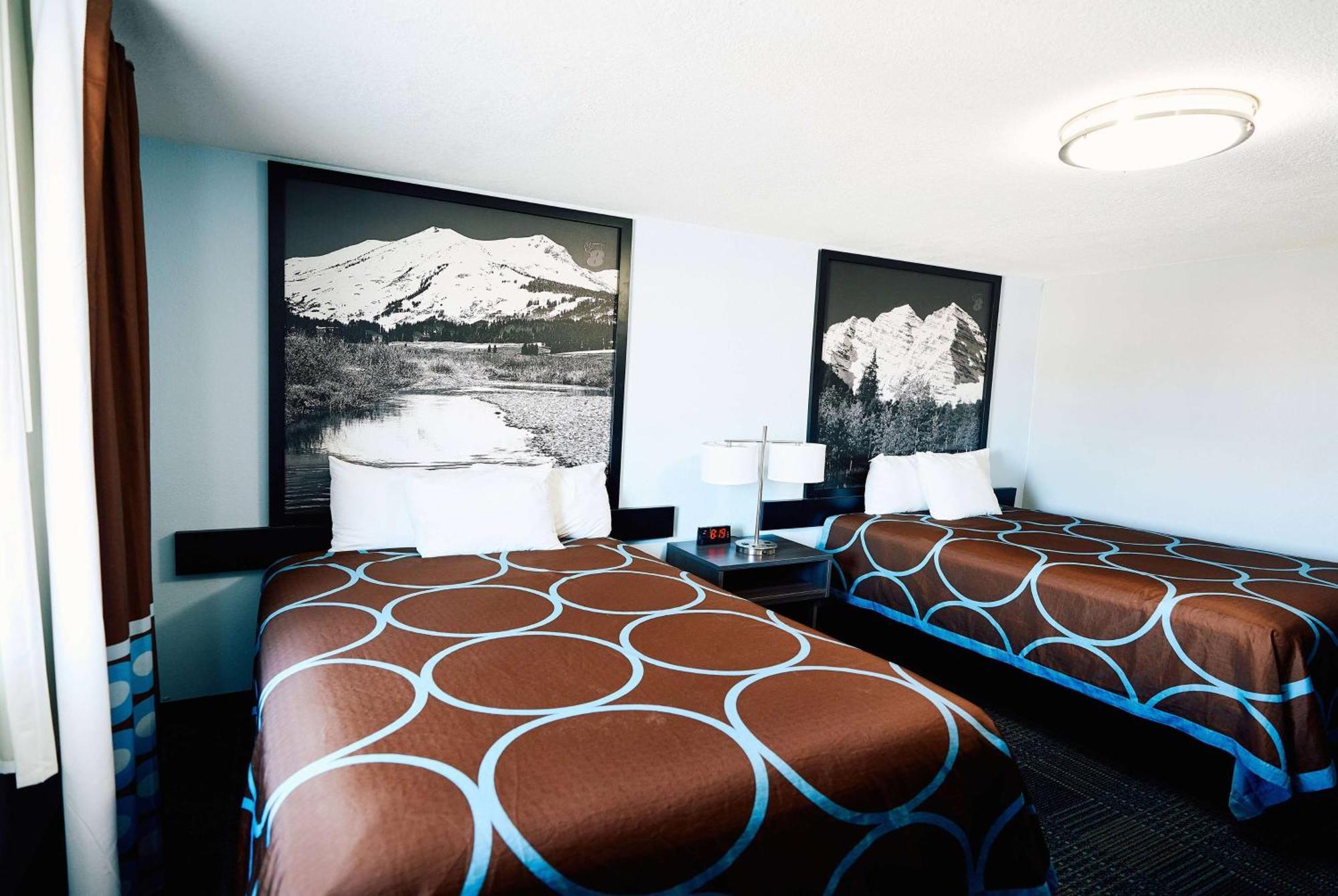 Super 8 By Wyndham Pueblo Otel Dış mekan fotoğraf