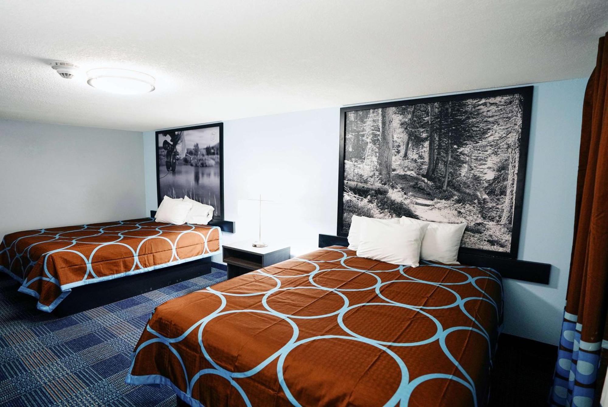 Super 8 By Wyndham Pueblo Otel Dış mekan fotoğraf