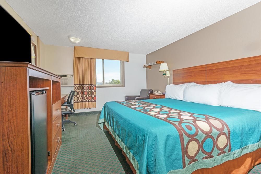 Super 8 By Wyndham Pueblo Otel Dış mekan fotoğraf