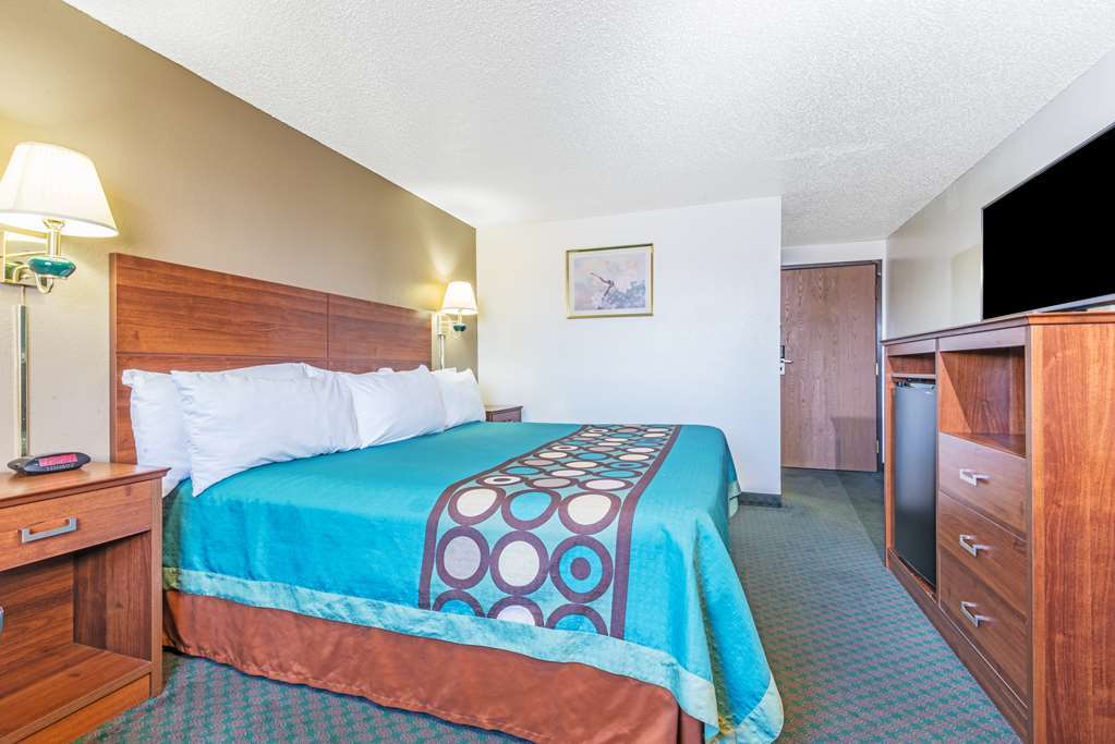 Super 8 By Wyndham Pueblo Otel Oda fotoğraf
