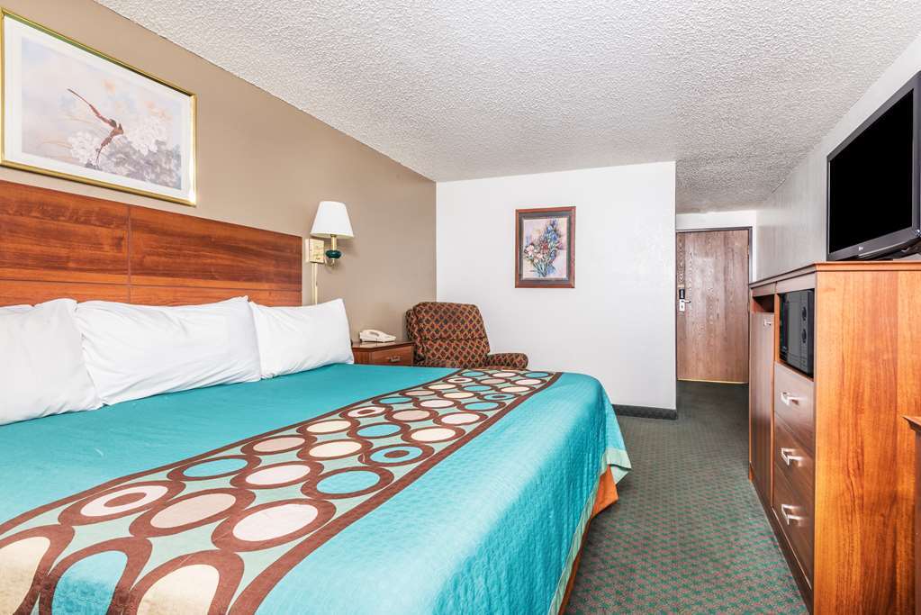 Super 8 By Wyndham Pueblo Otel Oda fotoğraf