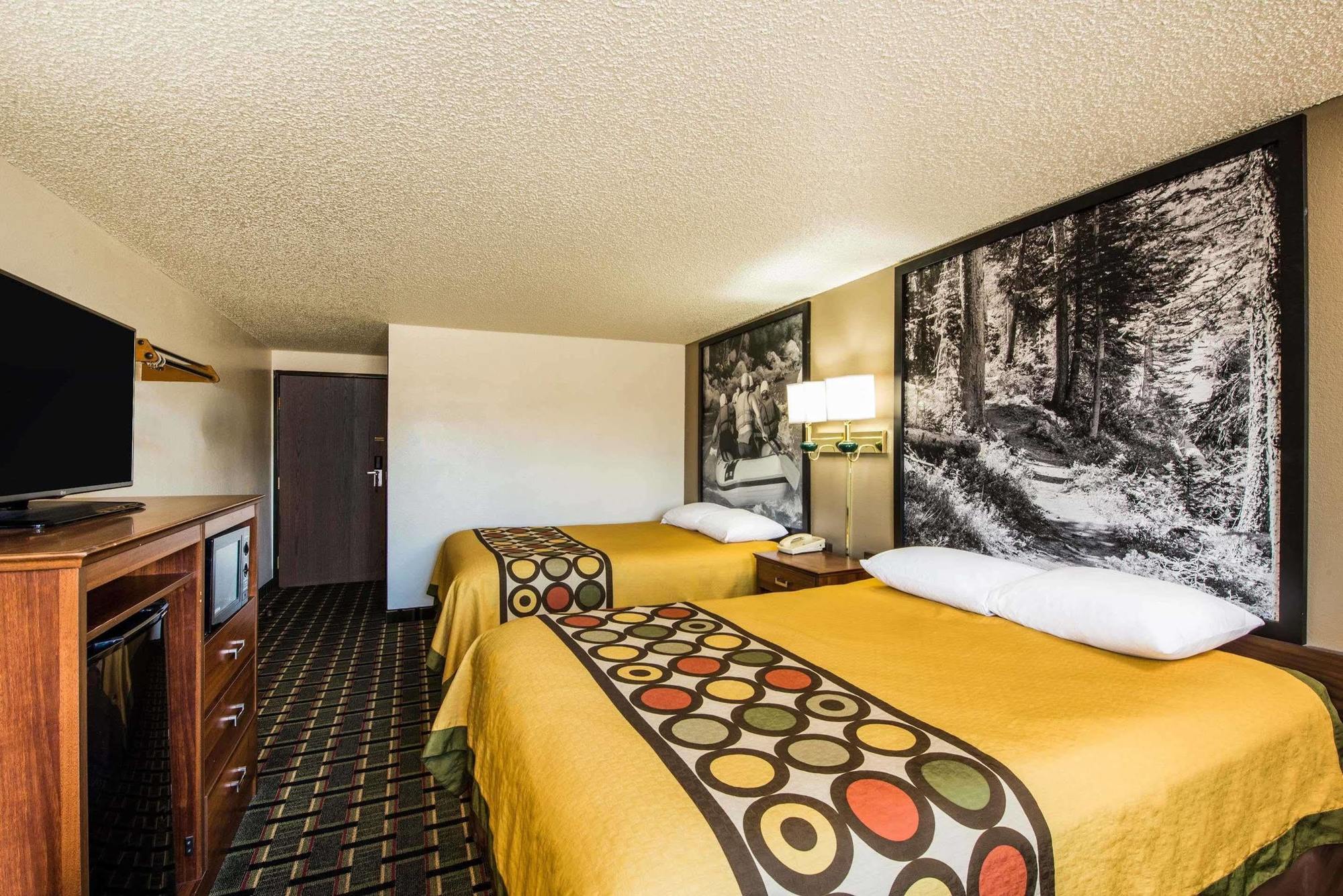 Super 8 By Wyndham Pueblo Otel Dış mekan fotoğraf