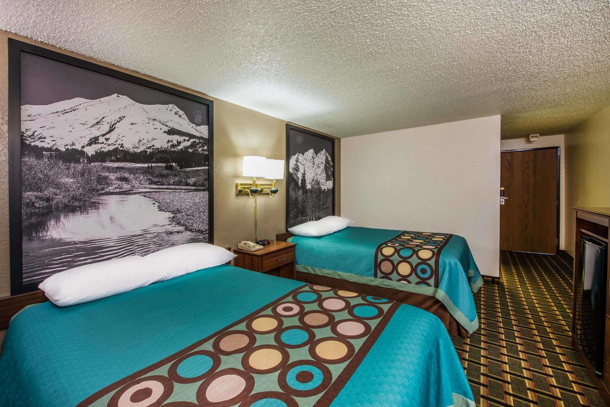 Super 8 By Wyndham Pueblo Otel Dış mekan fotoğraf