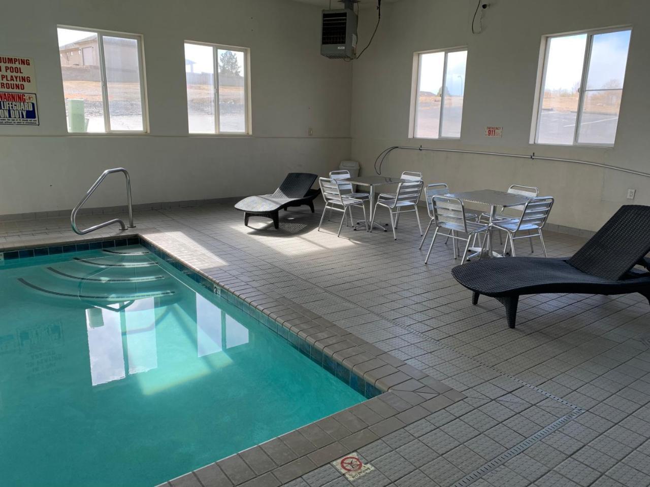Super 8 By Wyndham Pueblo Otel Dış mekan fotoğraf