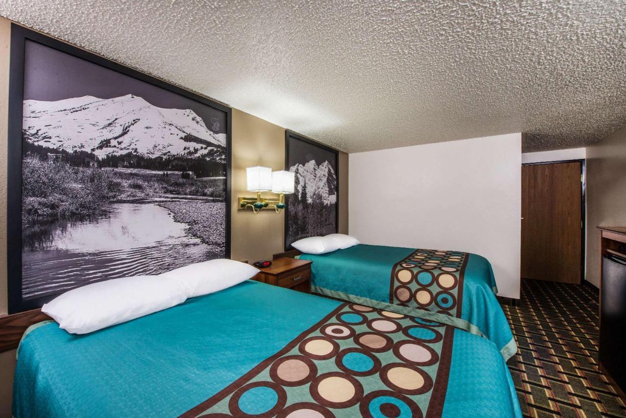 Super 8 By Wyndham Pueblo Otel Dış mekan fotoğraf